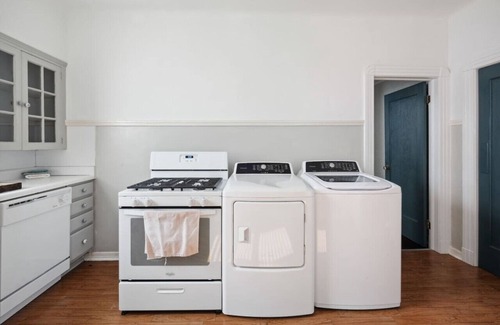Jefferson House | Convenient NOLA Loft - Walk to Ochsner & Pet Friendly