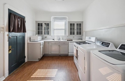 Jefferson House | Convenient NOLA Loft - Walk to Ochsner & Pet Friendly