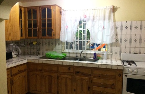 Port Antonio House | Budget-Friendly Retreat: Safe, Cozy Family Getaway