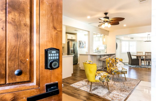 Riverside House | Family and Pet Friendly with King Beds & Fast WiFi