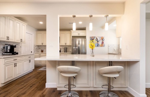 Riverside House | Family and Pet Friendly with King Beds & Fast WiFi