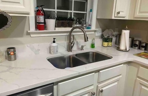 Green Pond Bed & Breakfast | Relaxing Retreat in a Safe Community with Pool & Spa