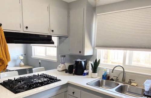 East Whittier House | Ideal Modern Home Near Disney with Pet-Friendly Amenities