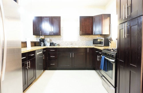Nassau House | BlackPoint Townhome: Poolside Retreat in Gated Community