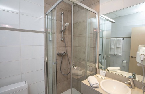 Ilot Sacre Hotel | Discover Safestay Brussels Grand Place with Spa & Breakfast