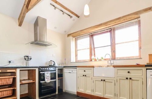 Brazzacott Cottage | SAFFRON COTTAGE, family friendly, with pool in Launceston