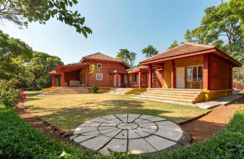 Mahabaleshwar Villa | Experience SaffronStays Garnet House with Cozy Fireplace