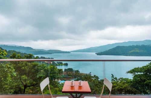 Paud Villa | Experience Lakefront Living at SaffronStays Riverdale