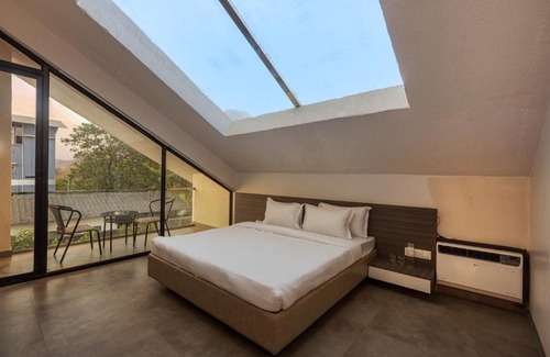 Khalapur Villa | Discover SaffronStays Stargazer: Pool Villa with Lake Views