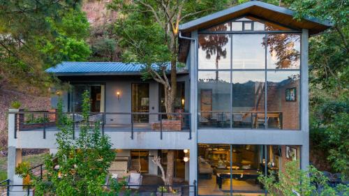 Kumarhatti Villa | Discover SaffronStays The Hill Abode: 4-Star Family Retreat