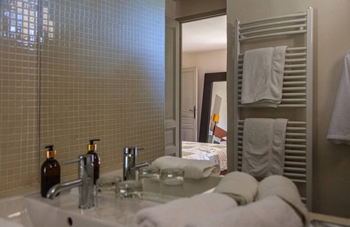 Malaucene Bed & Breakfast | Discover Safre Prieuré La Madelène: A Relaxing Retreat in Provence