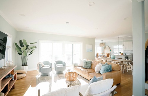 Narragansett House | Sage Escape | 7BD/4.5BA