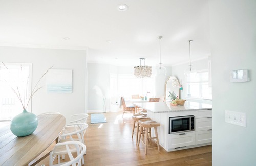 Narragansett House | Sage Escape | 7BD/4.5BA