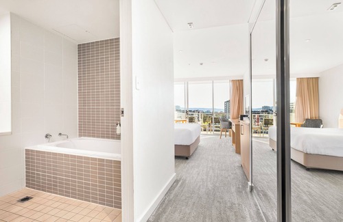Wollongong Hotel | Relax at Sage Hotel Wollongong: 4-Star Comfort Awaits