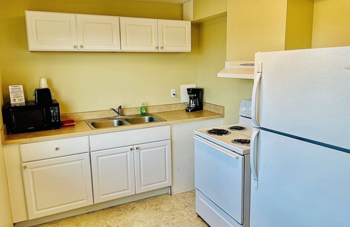 Moses Lake Hotel | Family-Friendly Sage N Sand Motel with Breakfast & Dining