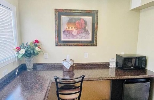 Moses Lake Hotel | Family-Friendly Sage N Sand Motel with Breakfast & Dining