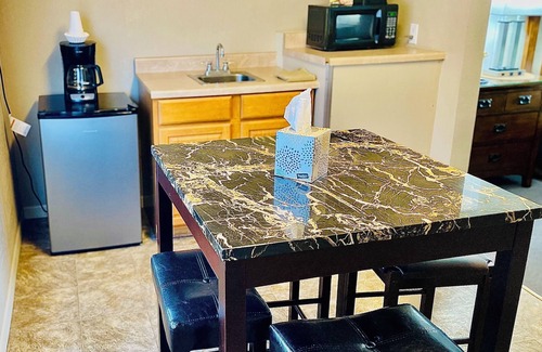 Moses Lake Hotel | Family-Friendly Sage N Sand Motel with Breakfast & Dining