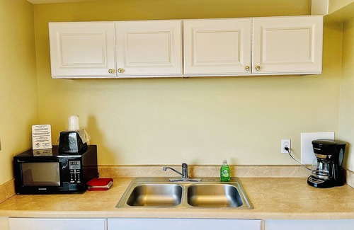 Moses Lake Hotel | Family-Friendly Sage N Sand Motel with Breakfast & Dining