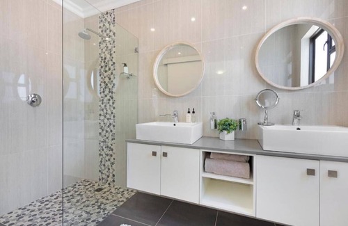 Tokai Bed & Breakfast | Sage Self-catering Room - 2 On Lismore Guesthouse