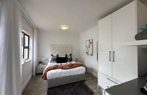 Tokai Bed & Breakfast | Sage Self-catering Room - 2 On Lismore Guesthouse