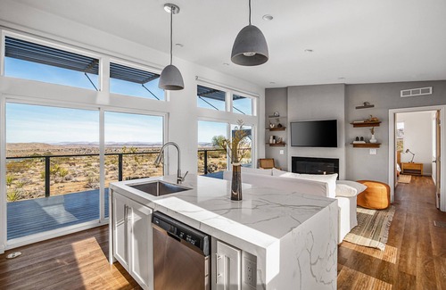 Joshua Tree House | 🌵 Sagebrush Bungalow - Modern Retreat w/Hot Tub, Fire Pit and BBQ! 🌵