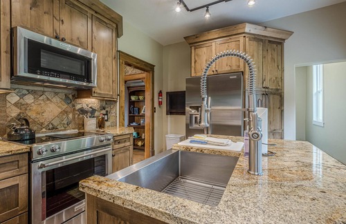 Fruita House | Pet-Friendly Sagebrush II: Downtown Retreat with Pool & BBQ