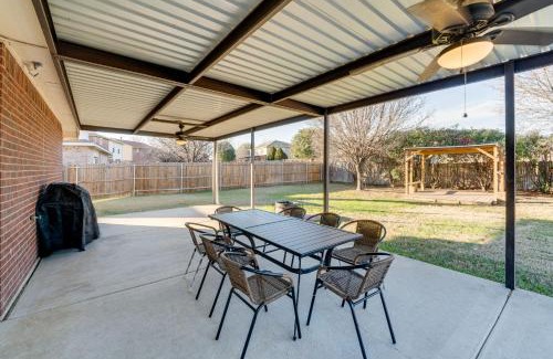 Saginaw House | Pet-Friendly Saginaw Home with Fenced Yard Near Fort Worth