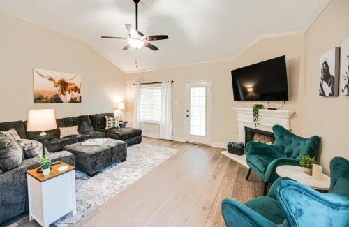Saginaw House | Pet-Friendly Saginaw Home with Fenced Yard Near Fort Worth