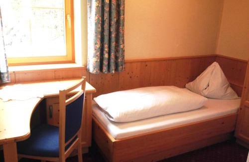 Grosskirchheim House | Remarkable Sagritzerwirt: Pet-Friendly Retreat with Hot Tub