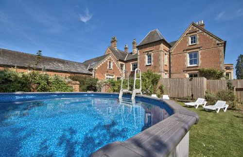East Dereham House | Unwind at Saham Grove Hall – Your Ideal Retreat Awaits