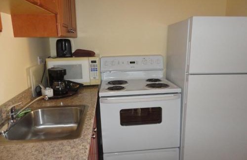 Okanagan-Similkameen Hotel | Pet-Friendly Oasis at Sahara Courtyard Inn Penticton