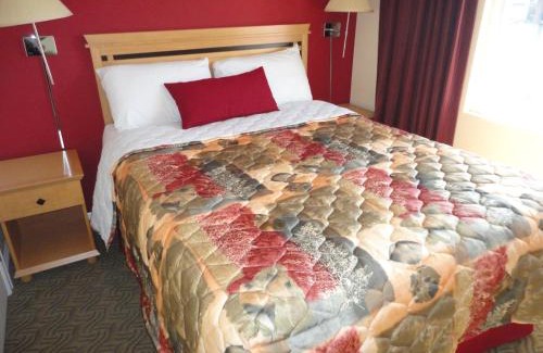 Okanagan-Similkameen Hotel | Pet-Friendly Oasis at Sahara Courtyard Inn Penticton