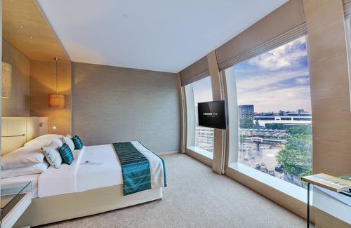 Vile Parle East Hotel | Discover Sahara Star: 5-Star Comfort with Spa & Pool