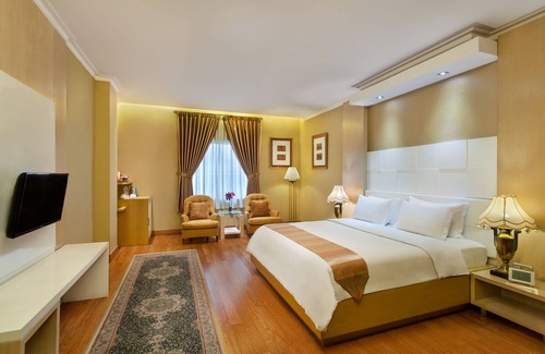 Ragunan Hotel | Discover Sahati Hotel: Family-Friendly Stay with Pool