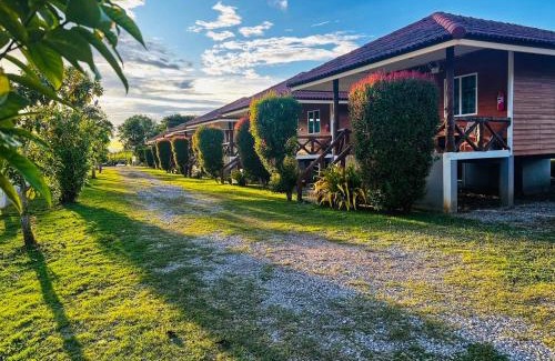 Khuan Khanun Resort | Discover Sai Klong Song Lae Resort: Family-Friendly Getaway