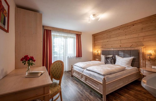 Hainzenberg Ski Chalet | Pet-Friendly Retreat at Saibatenhof – Guest Rated 9.7/10