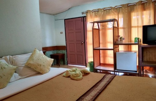 Kanchanaburi Hotel | Guest Rated 10/10 at Saichonview Resort with Pool & Breakfast