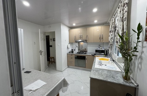 Hydra Apartment | Peaceful Retreat at Said Hamdine Sidi Yahia Algiers