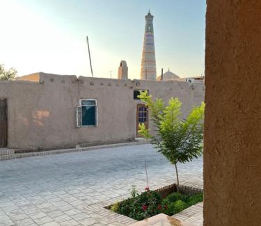Itchan Kala House | Guest Rated 9.8: SAID-MAXSUM with Family-Friendly Dining