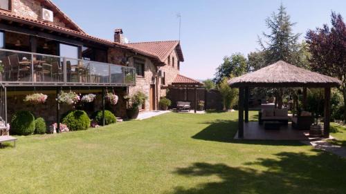 Manjiron Apartment | Exceptional Saika Rural: Family-Friendly with a Pool