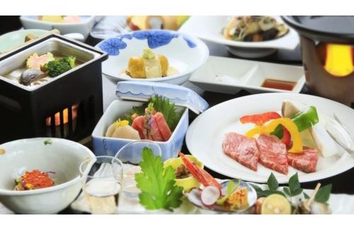 Kaminoyama Hotel | Family-Friendly Retreat at Saikatei Jidaiya - Book Your Stay!