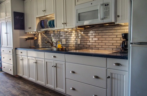 Red Hook Apartment | Beachfront Bliss: Sail Away II with Ocean View & Pool