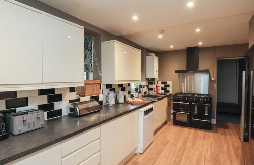 Scarborough House | SAIL LODGE, pet friendly, country holiday cottage in Scarborough