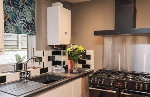 Scarborough House | SAIL LODGE, pet friendly, country holiday cottage in Scarborough