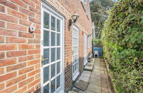 Yarmouth House | Pet-Friendly Retreat at Sail Loft Annexe – Rated 8.3/10