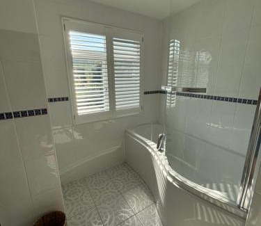 Meads House | Welcoming Sail Loft: Family-Friendly Escape with High Ratings