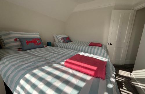 Meads House | Welcoming Sail Loft: Family-Friendly Escape with High Ratings