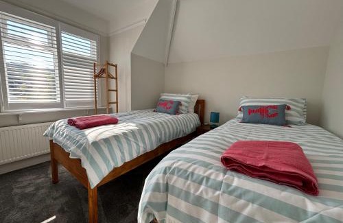 Meads House | Welcoming Sail Loft: Family-Friendly Escape with High Ratings