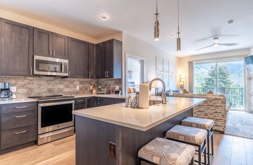 Dillon Condo | Oceanfront Getaway at Sail Lofts by Summit County Retreats