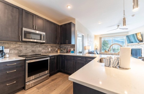 Dillon Condo | Oceanfront Getaway at Sail Lofts by Summit County Retreats